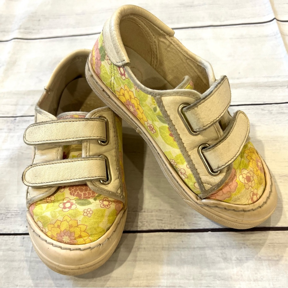 Pe’Pe’ Floral Sneakers with Velcro Straps